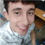 Psicólogo que imparte clases de filosofía, sociales y da orientación a niños de todas las edades